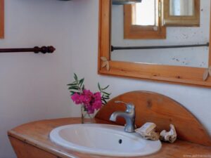 oleander roon bathroom at yogaoncrete, greece